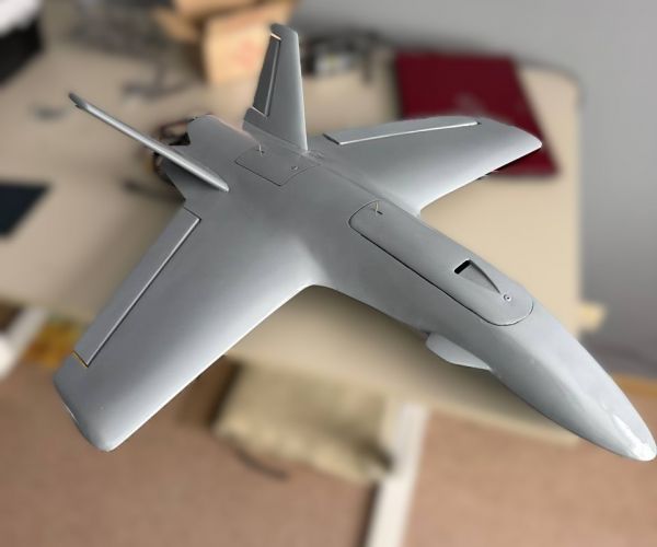 Літак безпілотний /композитне швидкісне літаюче крило Uav.in.ua