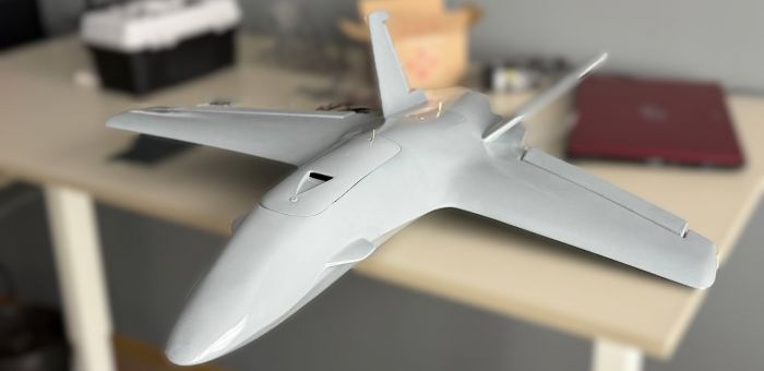 Літак безпілотний /композитне швидкісне літаюче крило Uav.in.ua