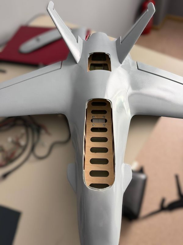 Літак безпілотний /композитне швидкісне літаюче крило Uav.in.ua