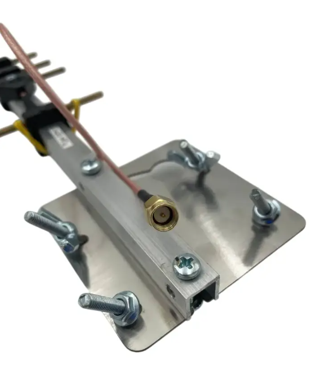 Направлена антена Yagi на  2.7 ГГц з підсиленням 8.6dBi, 4 секції SMA