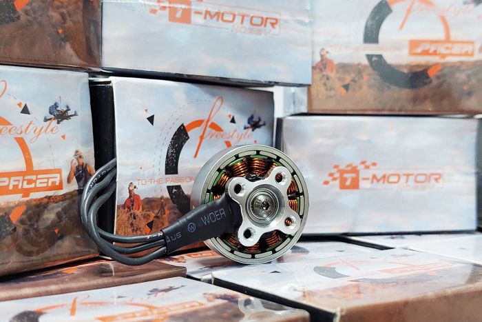 Мотор T-Motor P2505 1850KV 4-6S для коптерів (червоний)
