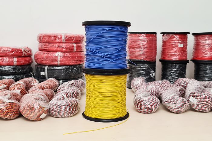 Провід силіконовий QJ 28 AWG (жовтий), 1 метр