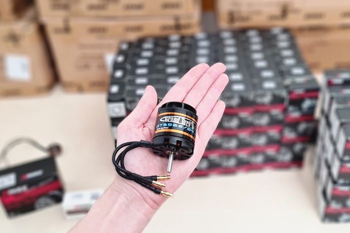 Мотор EMAX GT3526/04 KV870 4S для літаків