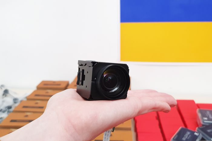 Камера аналогова 163г Foxeer 700TVL CMOS 30x зум з PWM керуванням для дронів