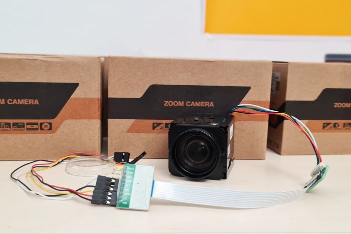 Камера аналогова 116г Foxeer 700TVL CCD 10x зум з PWM керуванням