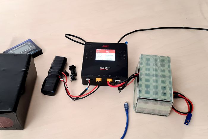 Зарядний пристрій дуо універсальний ISDT K2 AIR 20A AC/DC 200W/500W з блоком живлення