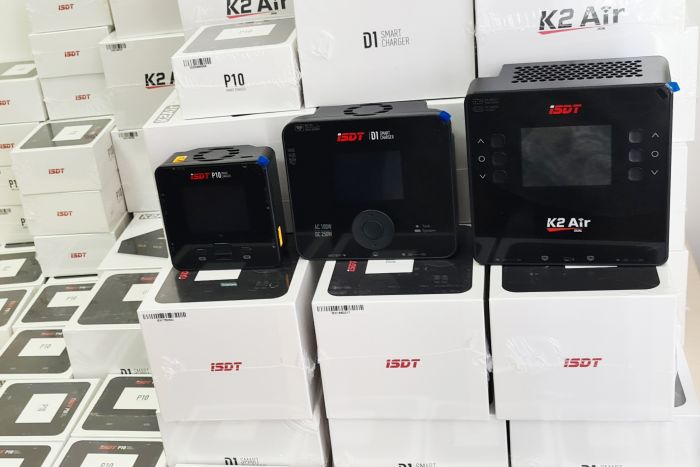 Зарядний пристрій дуо універсальний ISDT P10 10A 250W без блоку живлення