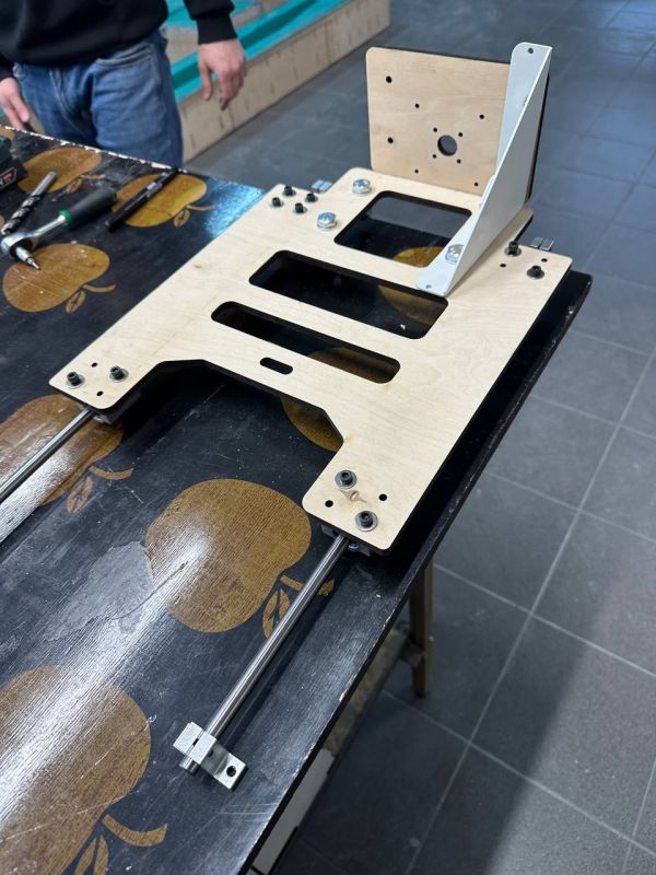 Моторама для тестування бензинових і електродвигунів різної тяги