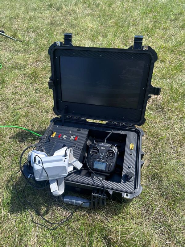 Монітор керування FPV дронами, БПЛА, квадрокоптерами для військових. Розмір 18,5" FullHD IPS