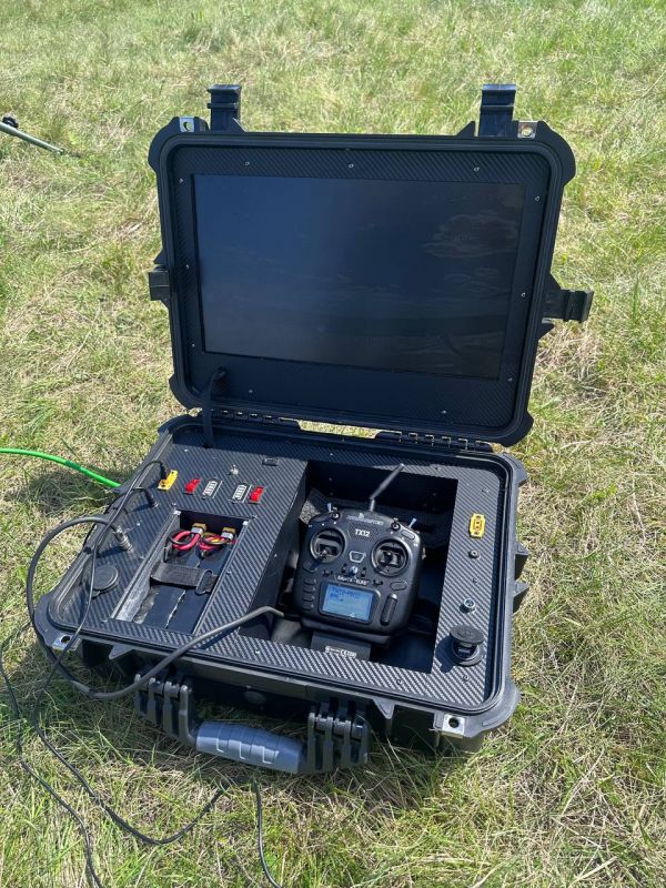 Монітор керування FPV дронами, БПЛА, квадрокоптерами для військових. Розмір 18,5" FullHD IPS