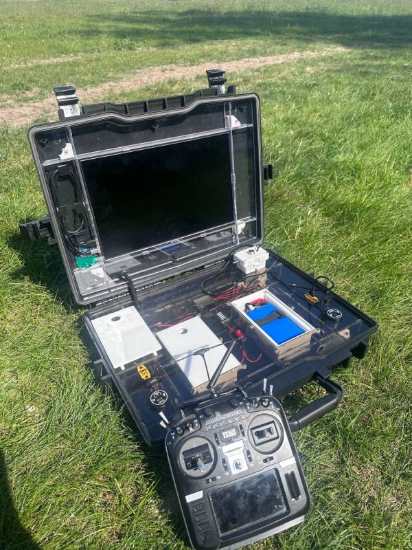Кейс-монітор управління FPV дронами, БПЛА, квадрокоптерами для військових. Розмір 16" дюймів
