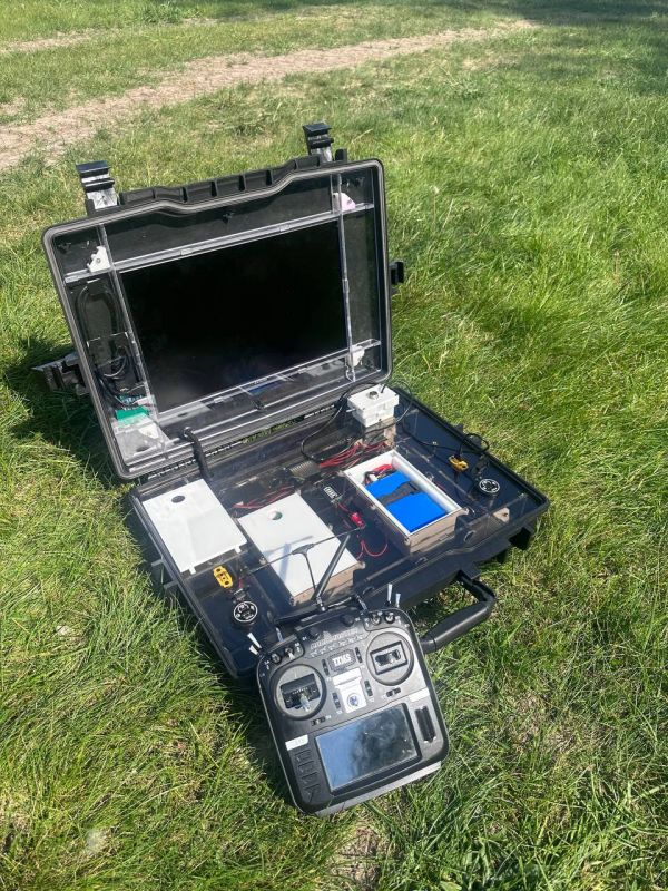 Кейс-монітор управління FPV дронами, БПЛА, квадрокоптерами для військових. Розмір 16" дюймів