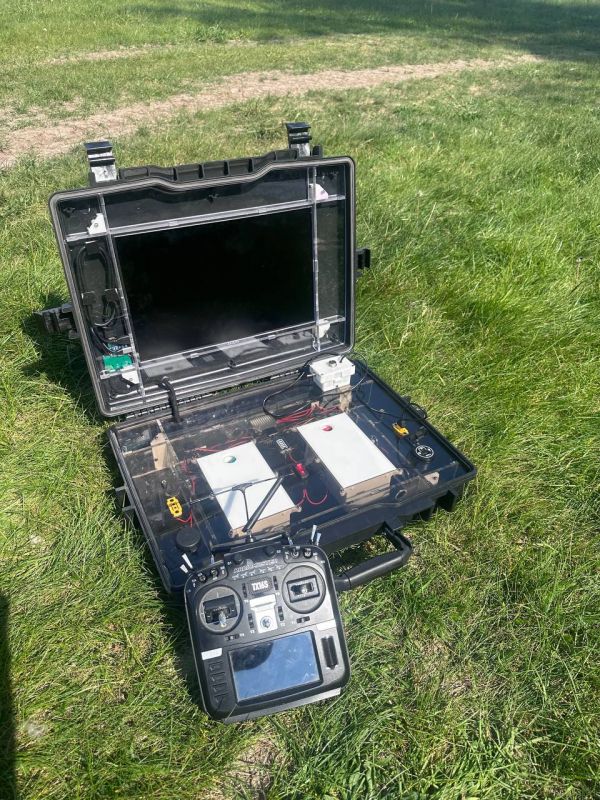 Кейс-монітор управління FPV дронами, БПЛА, квадрокоптерами для військових. Розмір 16" дюймів