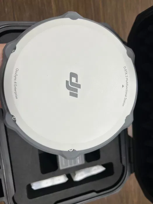 Багатофункціональна мобільна станція DJI GNSS D-RTK 3