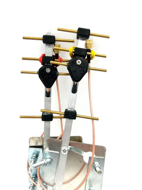 Направлена антена Yagi Y4X на  2.4 ГГц з підсиленням 8.6dBi, 4 секції SMA