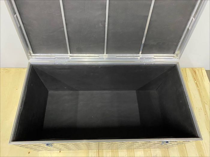 Ящик алюмінієвий з ручками,замком та підсиленням, 700х350х350мм, з ПДВ.