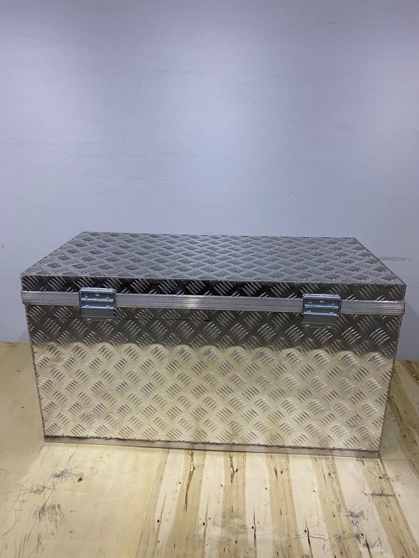Ящик алюмінієвий з ручками,замком та підсиленням, 700х350х350мм, з ПДВ.