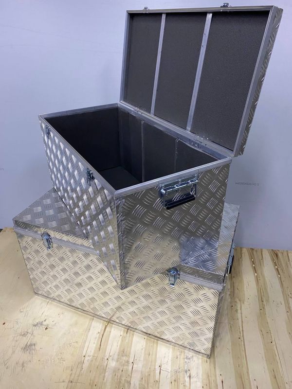 Ящик алюмінієвий з ручками,замком та підсиленням, 600х300х300мм, з ПДВ.