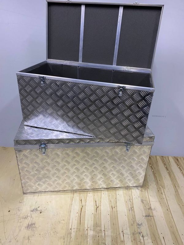 Ящик алюмінієвий з ручками,замком та підсиленням, 600х300х300мм, з ПДВ.