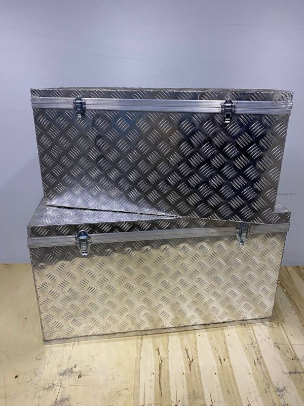 Ящик алюмінієвий з ручками,замком та підсиленням, 600х300х300мм, з ПДВ.