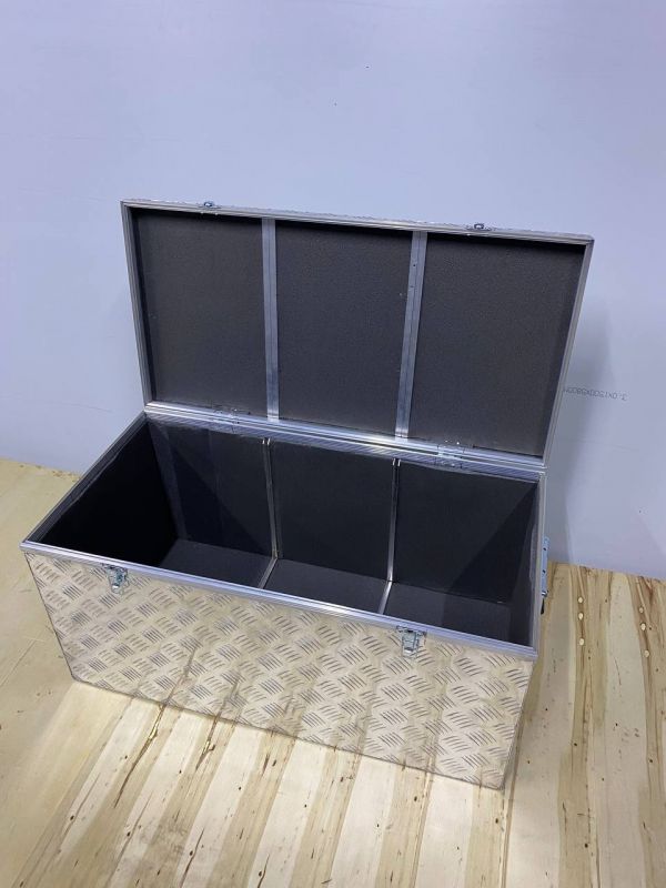 Ящик алюмінієвий з ручками,замком та підсиленням, 800х400х400мм, з ПДВ