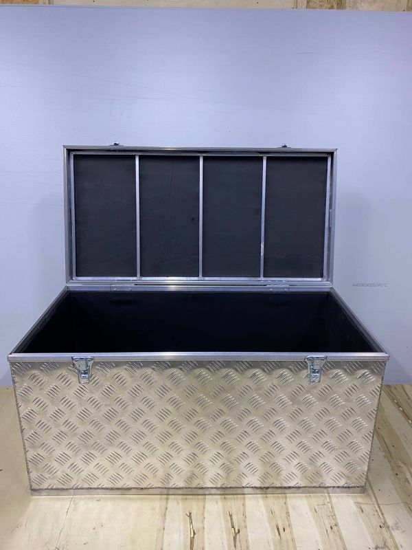 Ящик алюмінієвий з ручками,замком та підсиленням, 900х450х450мм, з ПДВ