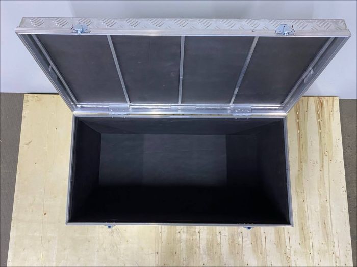 Ящик алюмінієвий з ручками,замком та підсиленням, 900х450х450мм, з ПДВ