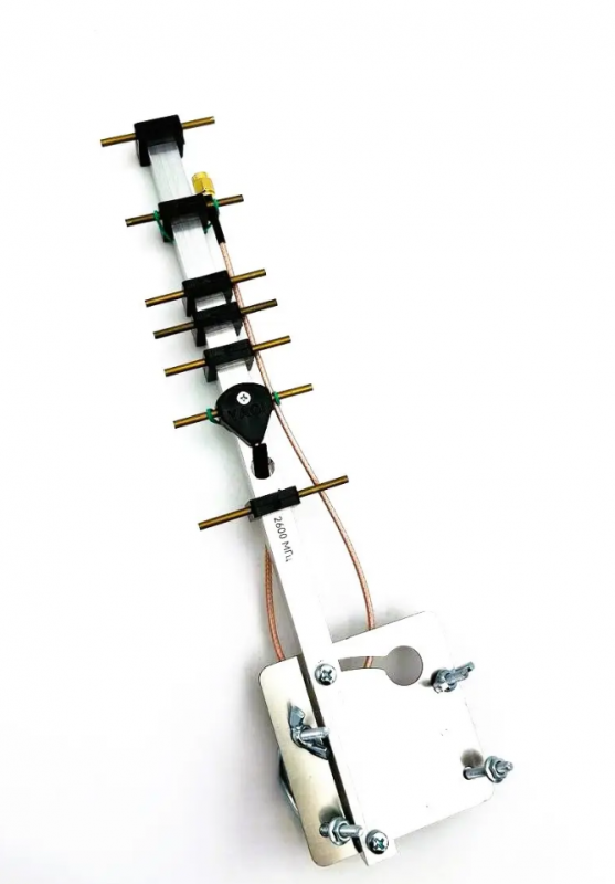 Направлена антена Yagi на  2.6 ГГц з підсиленням 11,9dBi, 7 секцій SMA