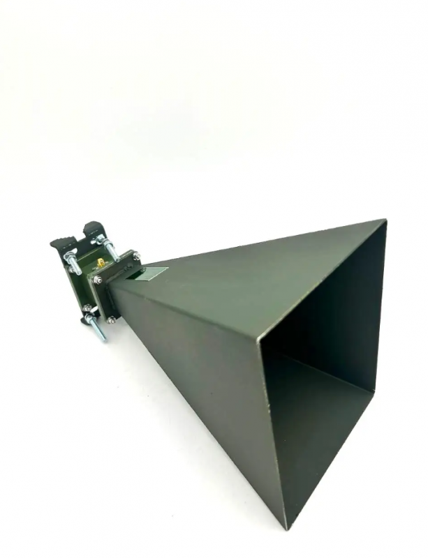 Рупорна антена для ретранслятора 5.2 - 6.2 ГГц 20 dBi SMA