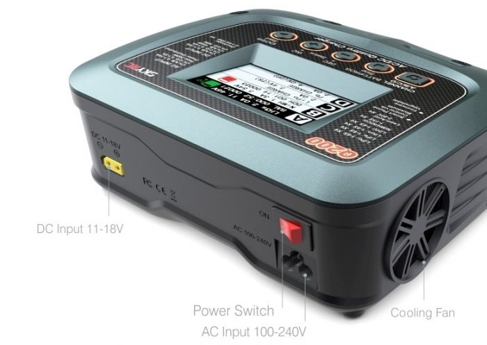 Зарядний пристрій кватро SkyRC Q200 10A 200W/300W з/БЖ універсальний (SK-100104)