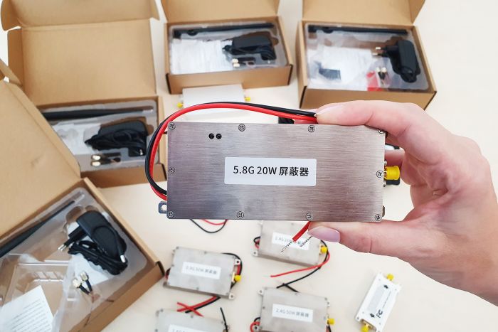 Генератор коливаючої частоти 5.8 ГГц SZHUASHI YJM5820B (20 Вт)