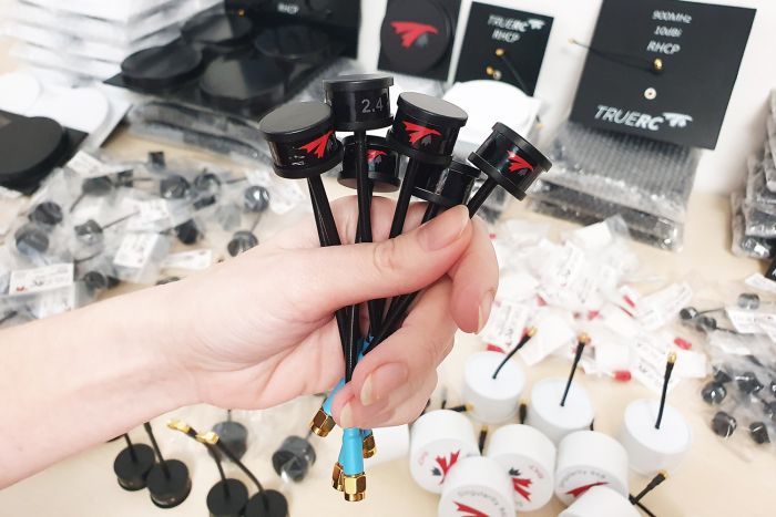 Антена 2.4ГГц TrueRC Singularity 2.4 V2 (SIDE SMA)